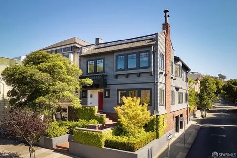 financialsamura's tweet photo. Let’s play a game called Guess The Final Sales Price.

What do you think this renovated 5-bedroom, 3.5 bathroom, 4,530 sqft corner-lot home sells for? It’s on a relatively busy street in Cole Valley, San Francisco with a small yard, on a slightly larger-than-standard 3,057 lot size.

I’m estimating about $700,000 - $1 million in remodeling cost.
