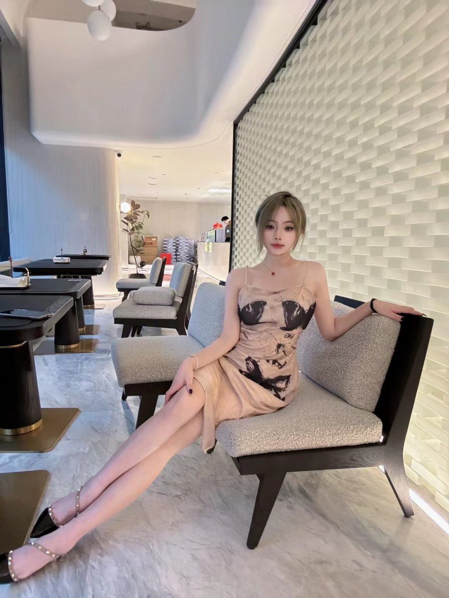 Ovo99888's tweet photo. 蔡沛栘你个细腰大奶长腿母狗 就适合被30厘米的黑人操到子宫都顶烂  #意淫  #母狗 #身边人 https://t.co/ovY8Np4geF