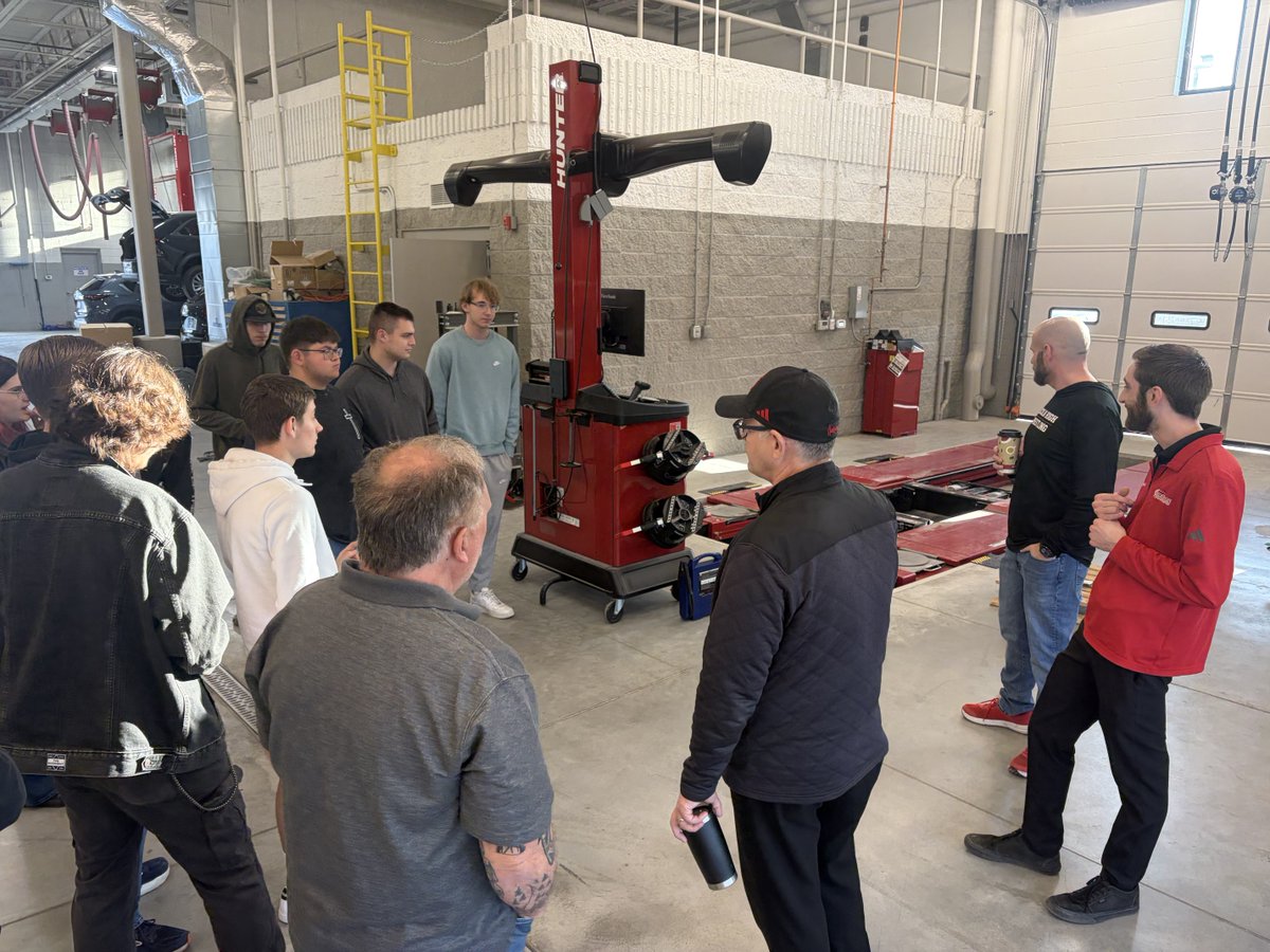 lps_cte's tweet photo. THANK YOU to Anderson Ford &amp; Mazda for opening your doors to our high school automotive students!!

There’s nothing like getting out of the classroom and into a professional shop to see the future of the industry firsthand.
#lpscte https://t.co/EnDGJ3E1nb