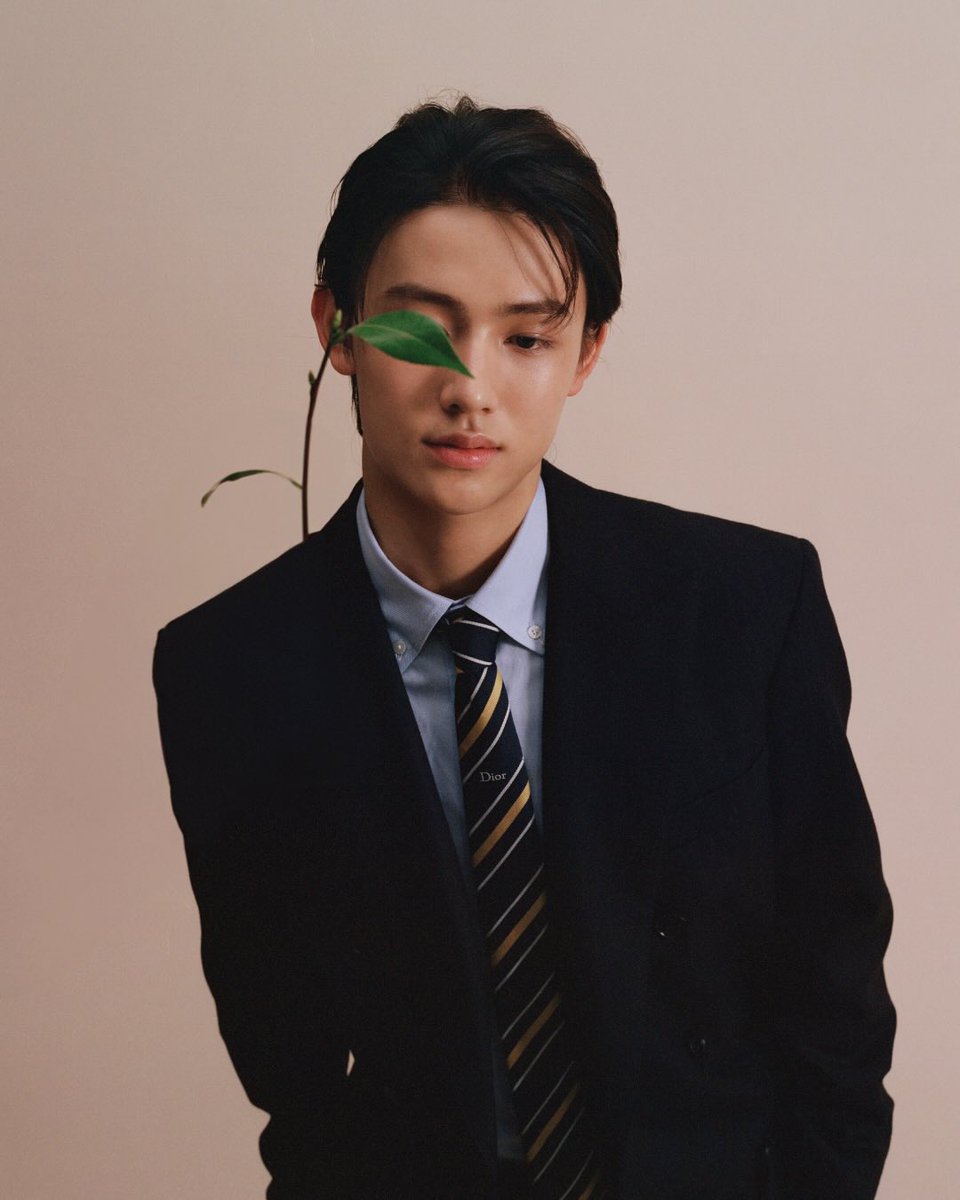 jaeruws's tweet photo. GUE EMANG MEMINTA LU JIDATAN TERUS... TAPI.. siapa.. yang expect.. kalo lu JIDATAN DI TAMBAH PAKE JAS GINI BAKAL BIKIN ORANG ORANG SEHAT..? gw gila nih.. OKE?? 😂😂😂 paham kok GW kalo lu selalu membuat seluruh NYONmania ini mimisan tiap hari😂😂😂 dengan😂 gebrakan😂 yang beda https://t.co/j9mBOZZogC