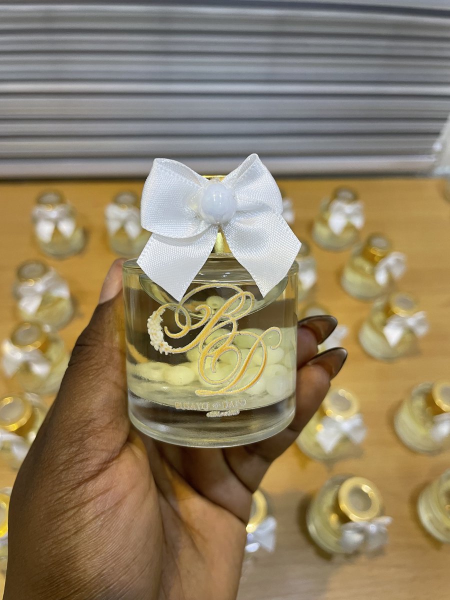 THE CANDLE CONNOISSEUR 🕯 tweet media