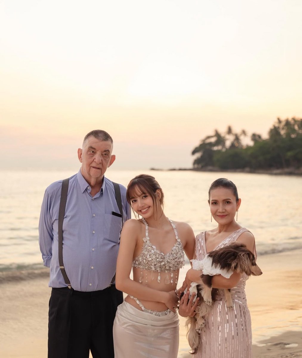 𝒏𝒂𝒊𝒓𝒂 (@peachyviinty) on Twitter photo 