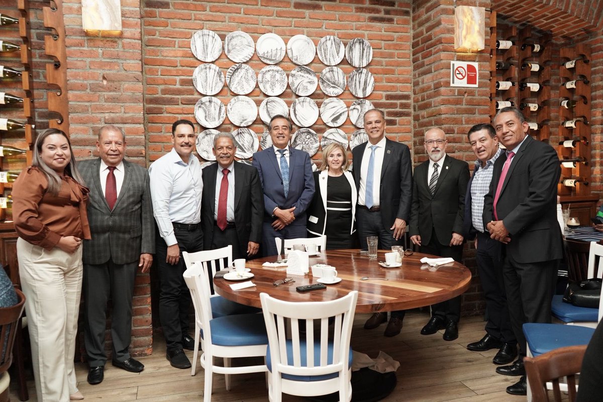 tereso_medina's tweet photo. Durante mi visita a Aguascalientes, tuve el gusto de saludar al Comité Estatal de la Federación de Trabajadores del Estado, encabezado por mi amigo José Alfredo González González, Secretario General Adjunto de la @CTM_MX y constatar el compromiso de quienes, desde el territorio, fortalecen todos los días a nuestra organización.