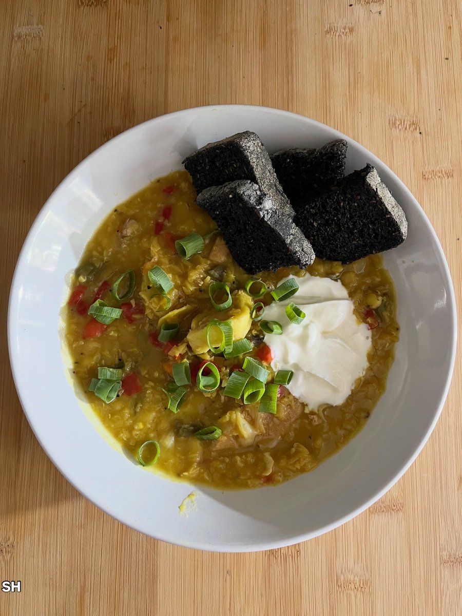 Agent99c's tweet image. Cozy Tuesday with a bowl of hot chilli 🌶️ soup 🍜, filled with vegetables and lentils! #soup #eatwell #foodie #fyp #food