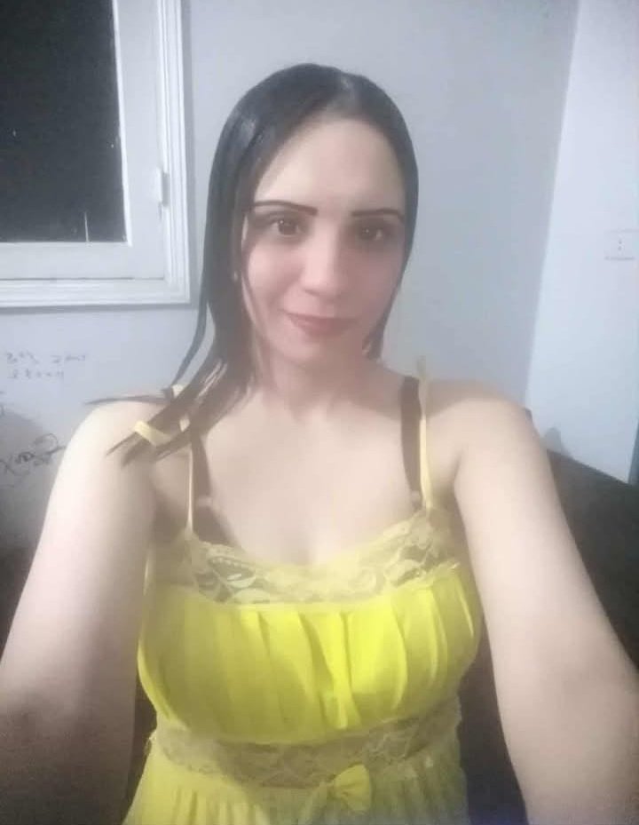 I am single, I need a good friend... money is not my problem.. What I need is your love  I can make you smile forever: