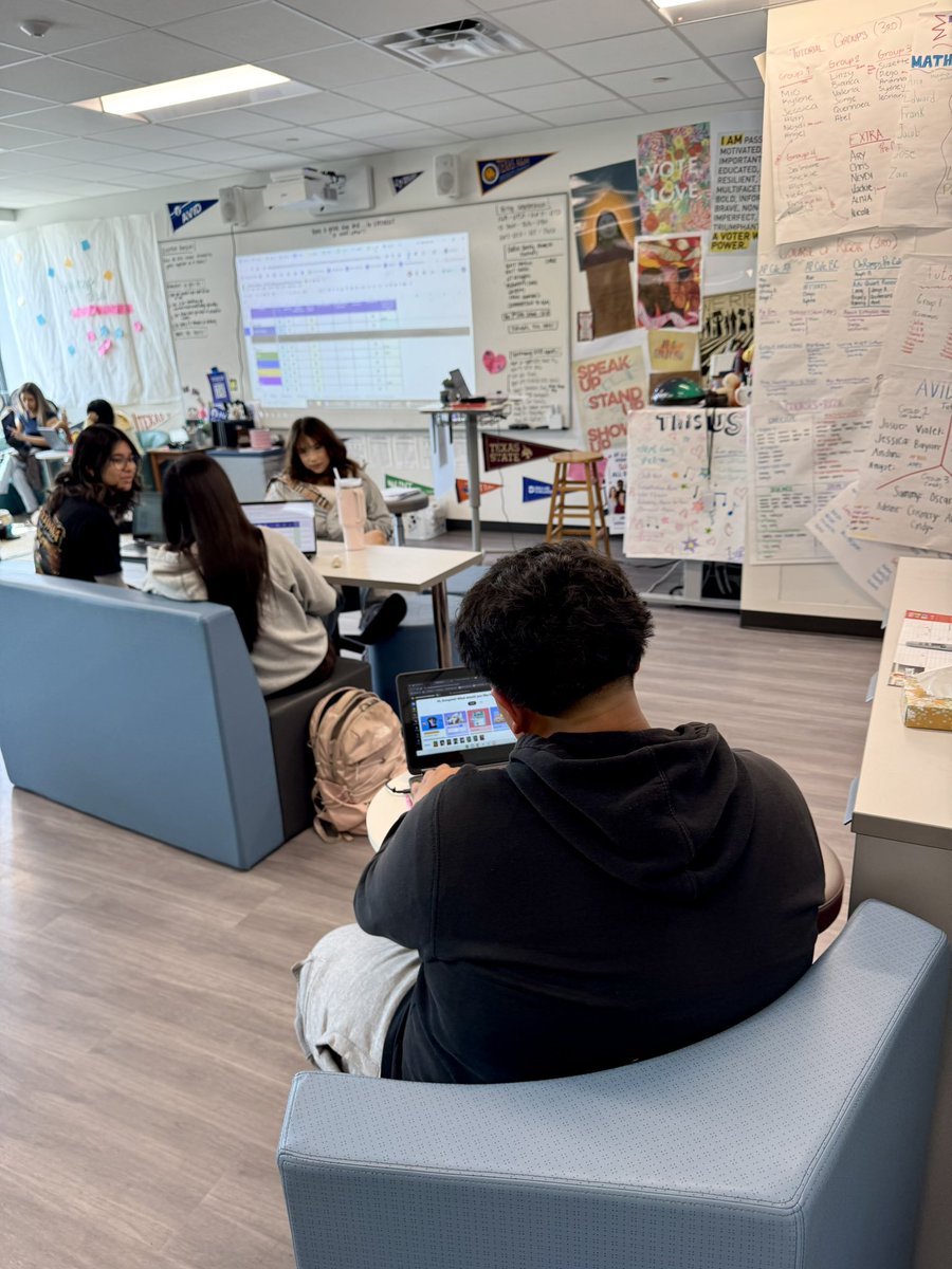 JJPearceHS's tweet photo. If you’ve never been in an AVID classroom, you’re missing out! Today, Alex Gandy guided her students through determining costs for a prominent Texas school. These kids are being set up for success. ❤️🏀💙 https://t.co/NltiGZPxAi