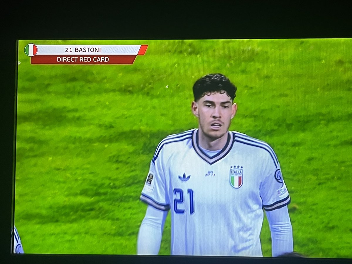 pumaboxer's tweet image. L UOMO PIÙ ODIATO D ITALIA 

LA MERDA UMANA. BASTONI