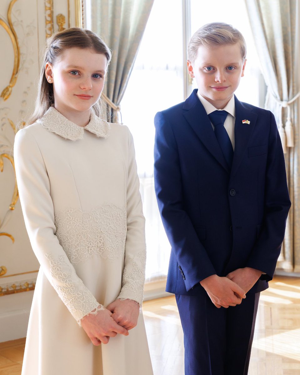 HELLO! Canada tweet media