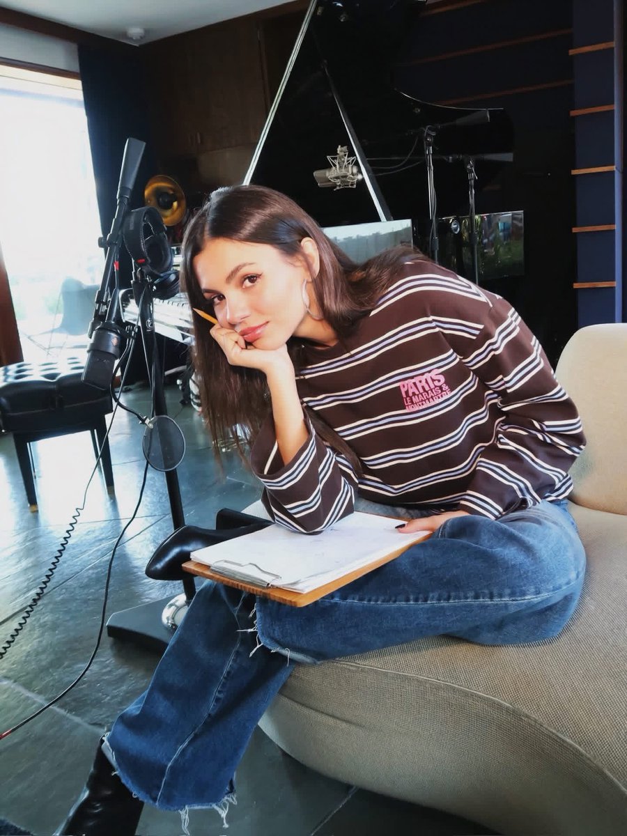 Victoria Justice tweet media