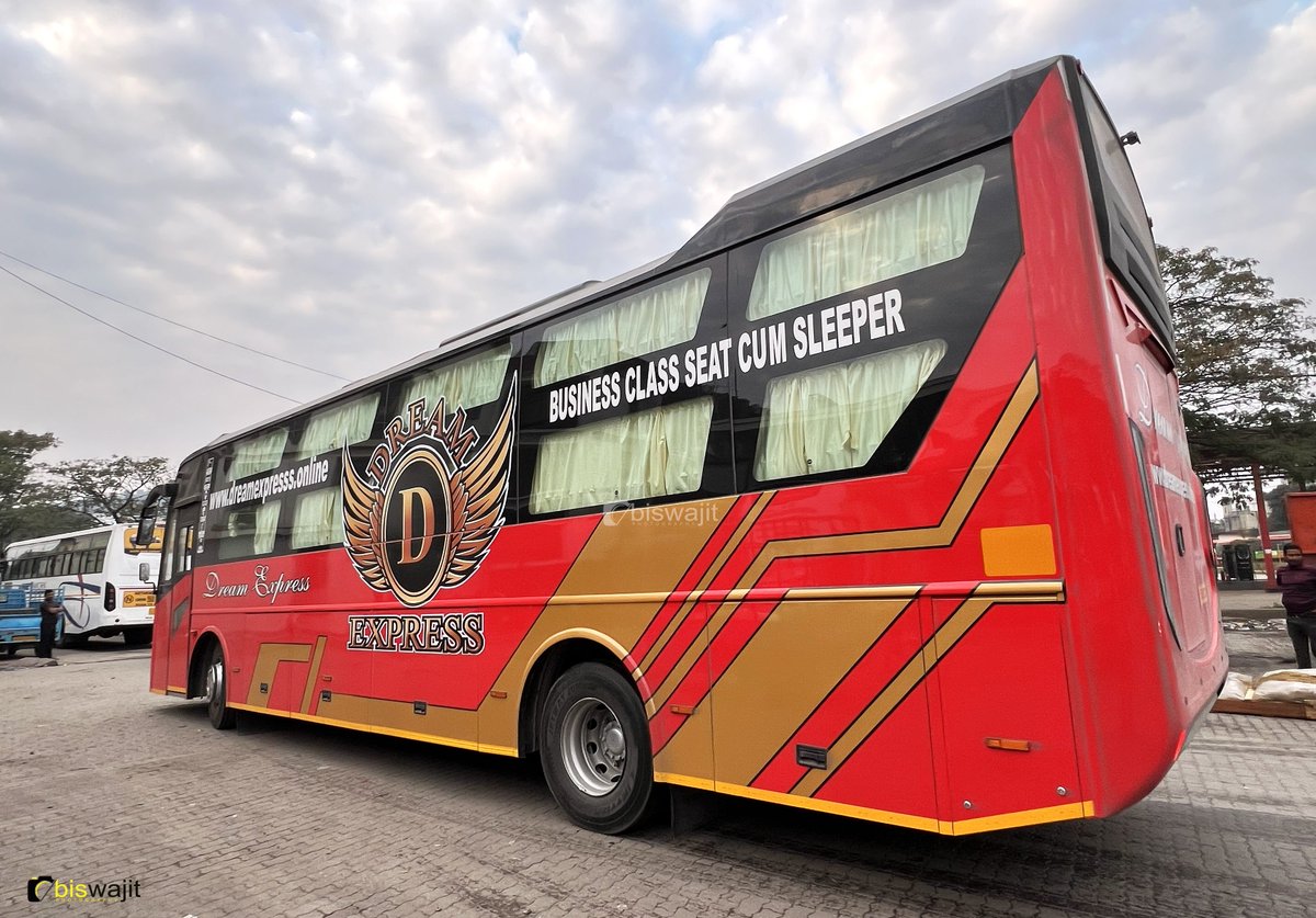 b_svmchaser's tweet photo. Dream Express Damodar Rudra AC Sleeper Seater doing #Guwahati - #Golaghat at #guwahatiisbt, #assam
FB : https://t.co/zw7TSiaSd1
Instagram : https://t.co/vwAYtC6uFx 
Blog : (2013 - 2026) 13 years of blogging https://t.co/HP24SLVuSI
#biswajitsvmchaser #guwahati #golaghat #dreamexpress #damodarrudra