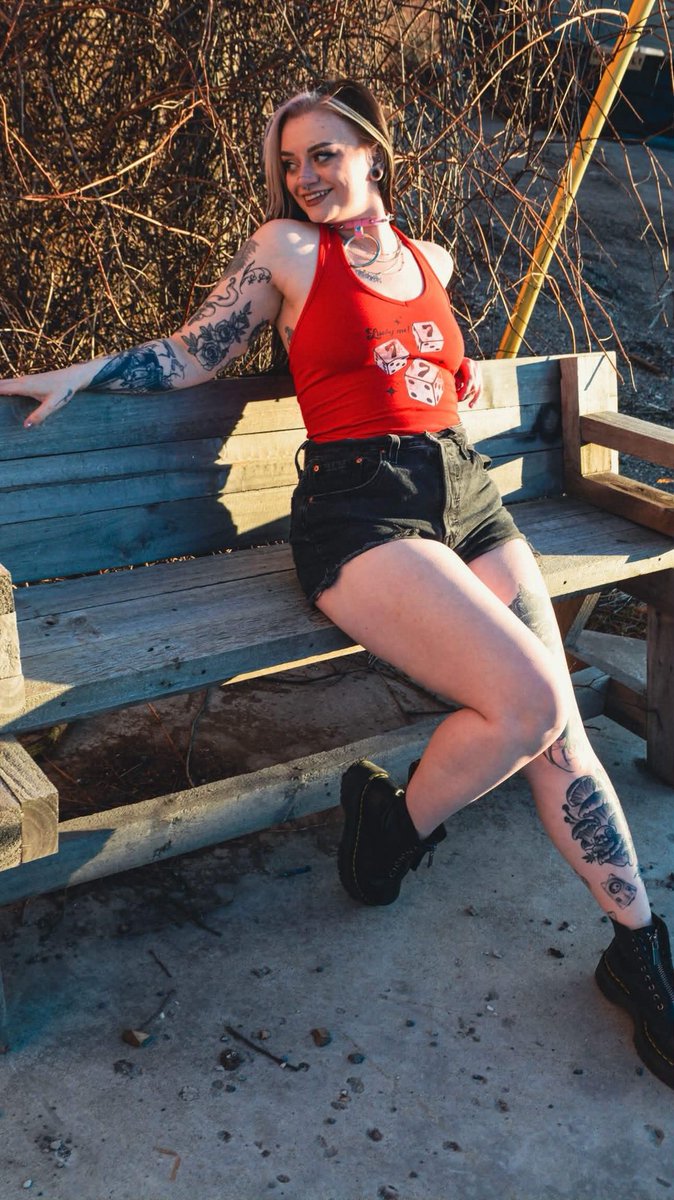 moth 🪰 tweet media