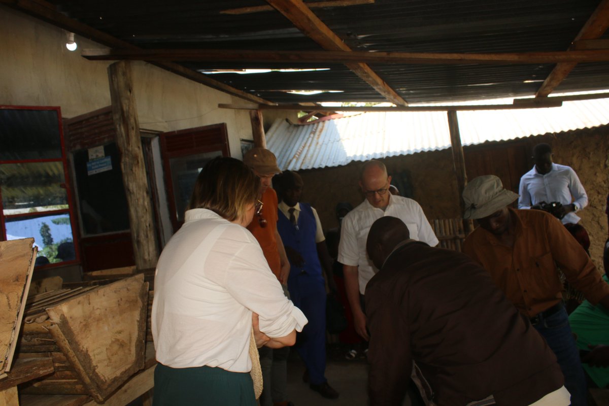 BulhalhoFounda1's tweet photo. Training Beekeepers @BulhalhoFounda1 https://t.co/TnclGXz9zG