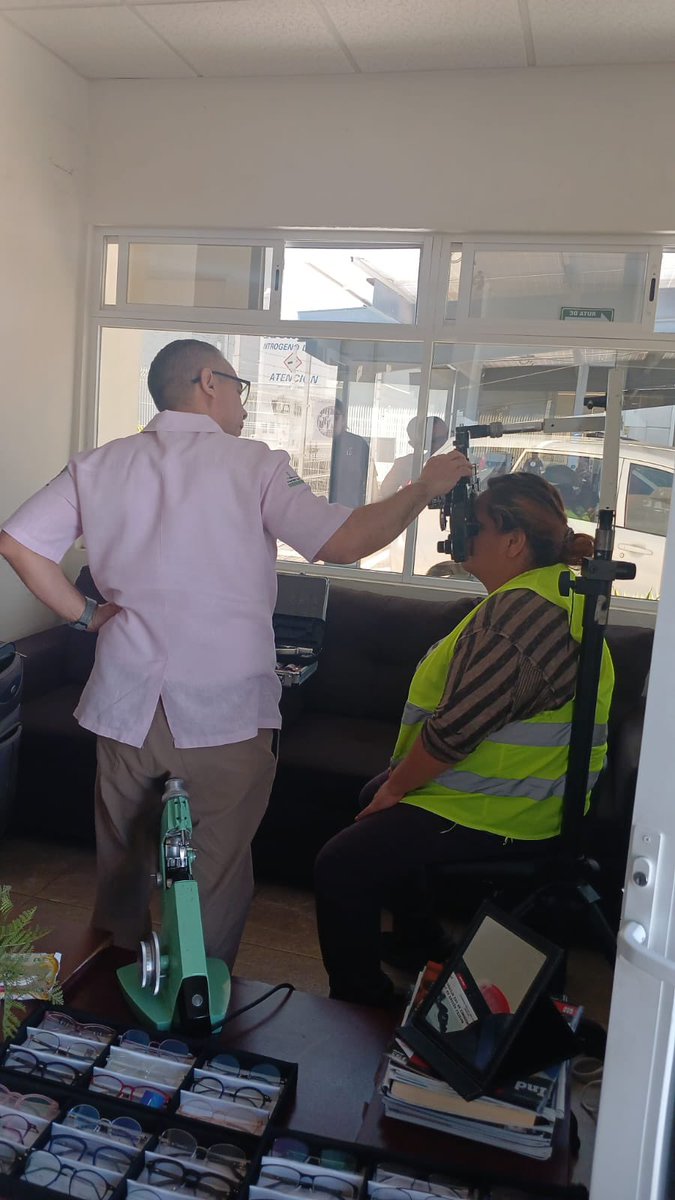 Óptica empresarial 
Llevamos la salud visual hasta tu empresa, ya sea en el campo o en la ciudad, la mejor optica, el mejor servicio y la mejor atención