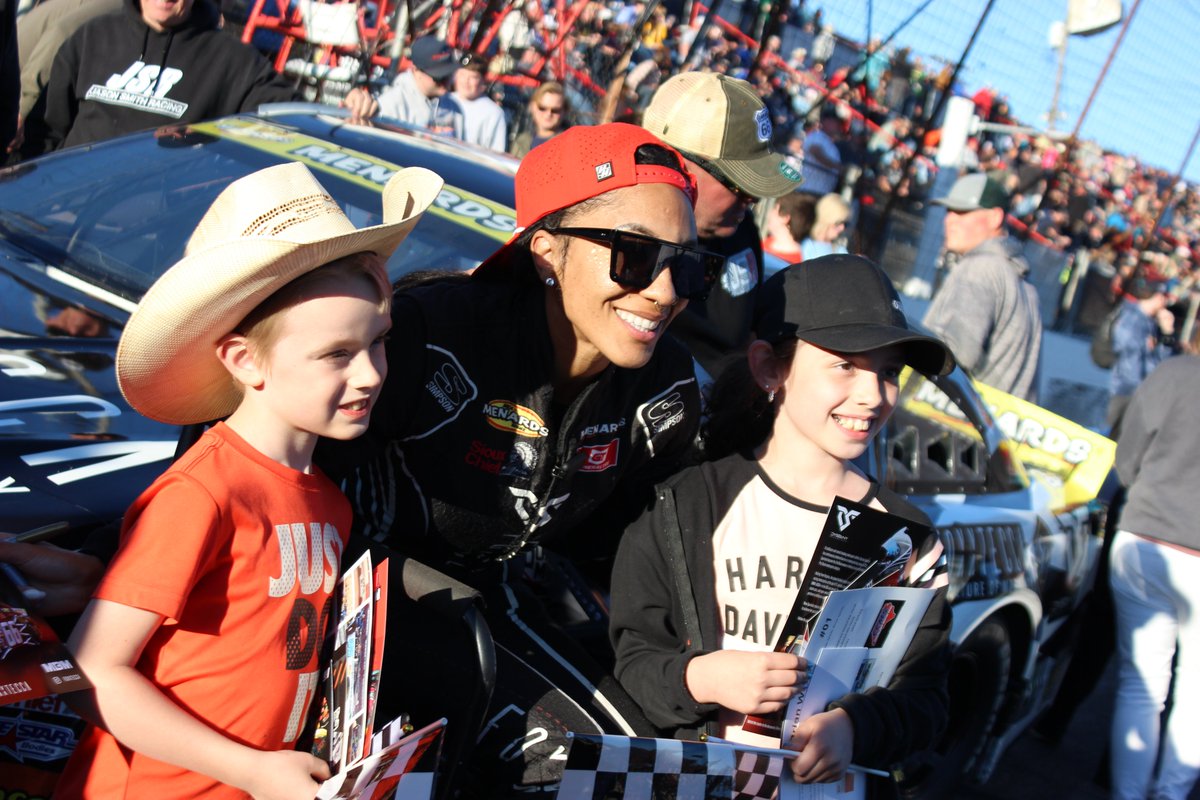 MBMMotorsports's tweet photo. Hickory fans, you all showed out!!!
What a fantastic crowd to kick off the ARCA East season.
#ARCA #CookOut200 https://t.co/THldt6MWaa