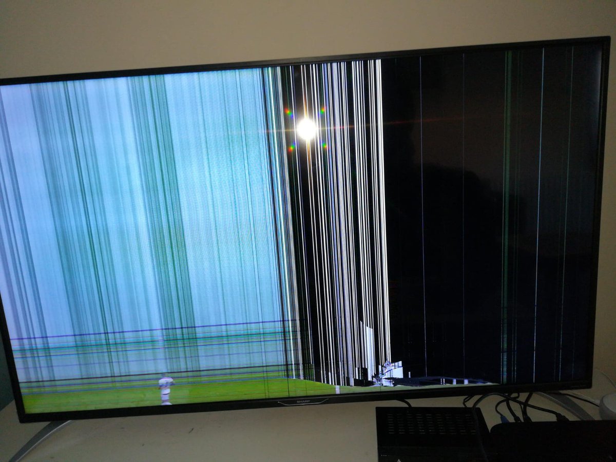 Acabo de romper mi tele de la rabia, Paraguay y Alonso me avergonzaron frente a mi familia. Mis 2 hijos están llorando, asustados por mi ira mientras camino temblando por la habitación. No puedo soportar eso EN PLENO MARZO, estoy a punto de perder la cordura.