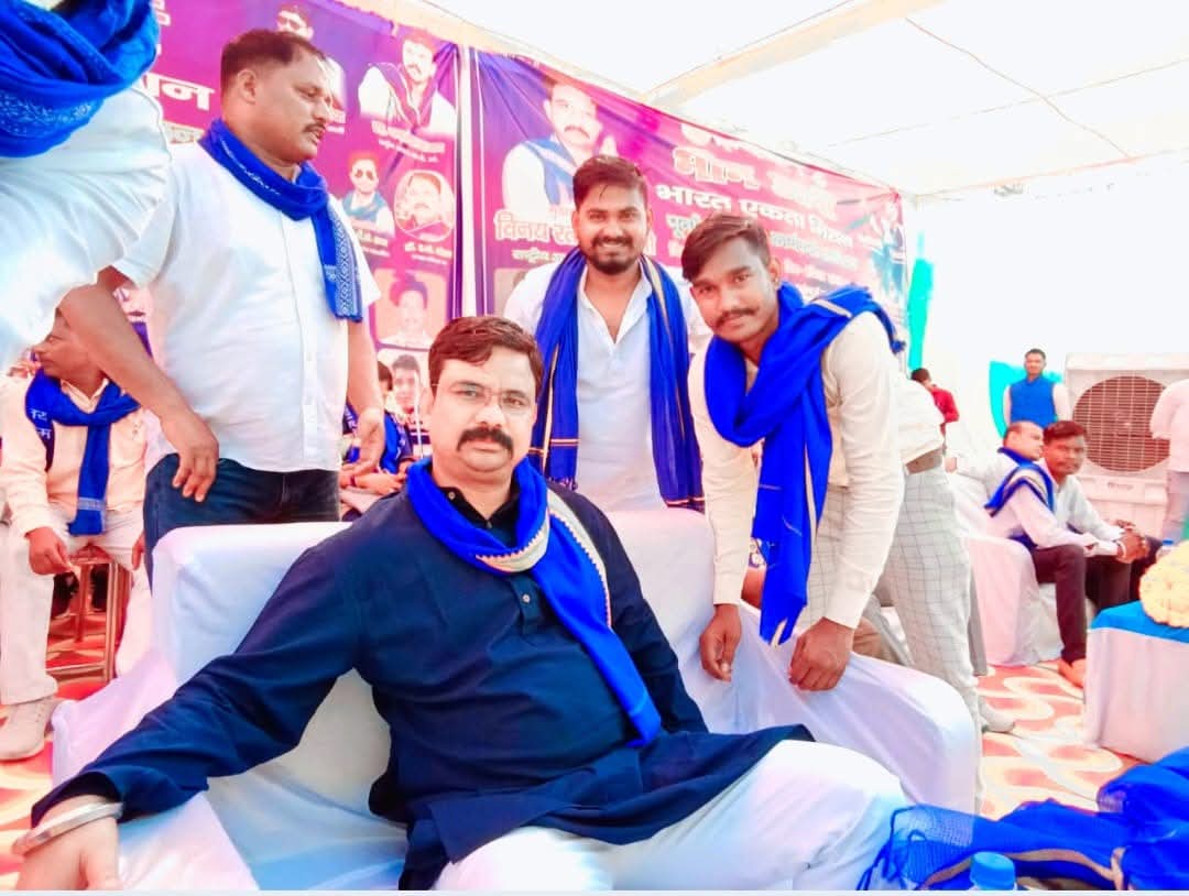 Sintukumar56169's tweet photo. भीम आर्मी भारत एकता मिशन के राष्ट्रीय अध्यक्ष माननीय विनय रतन सिंह जी को जन्मदिन की बहुत बहुत बधाई व मंगलकामनाएं।
@VinayRatanSingh 
@AzadSamajParty 
#जयभीम https://t.co/4bXjSfEy0u