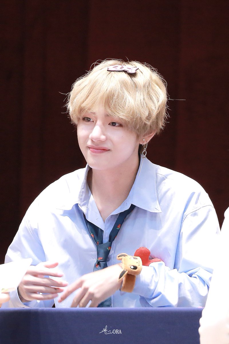 Liora_03's tweet photo. 🪽
#AprilFoolsDay #태형 #뷔 
#TAEHYUNG #V
#BTS #방탄소년단 https://t.co/97aAMQmyEc