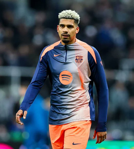 TouchfieldX's tweet image. 🚨 | 💣 EXCLUSIVA 

❌ El Fútbol Club Barcelona descarta el fichaje de Alessandro Bastoni tras su expulsión en un momento importante con Italia 

🗣️ El club argumentó: “Ronald Araújo lo hace siempre y nos cuesta 0€”