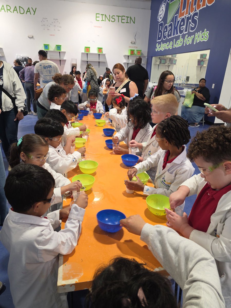 REDSTEM_Magnet's tweet photo. The weather outside can’t make up its mind, but inside our Pre-K and Kindergarten scholars had a fantastic field trip to Little Beakers. There was plenty of listening and hands-on learning. What a great way to spend the last day in March!
@REDSTEM_Magnet
#TeamRedSTEM
@HoustonISD https://t.co/mZlPkw6QnU
