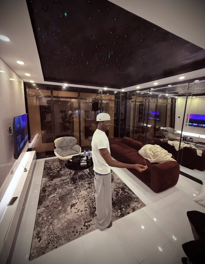 YL_IN_LAGOS tweet media