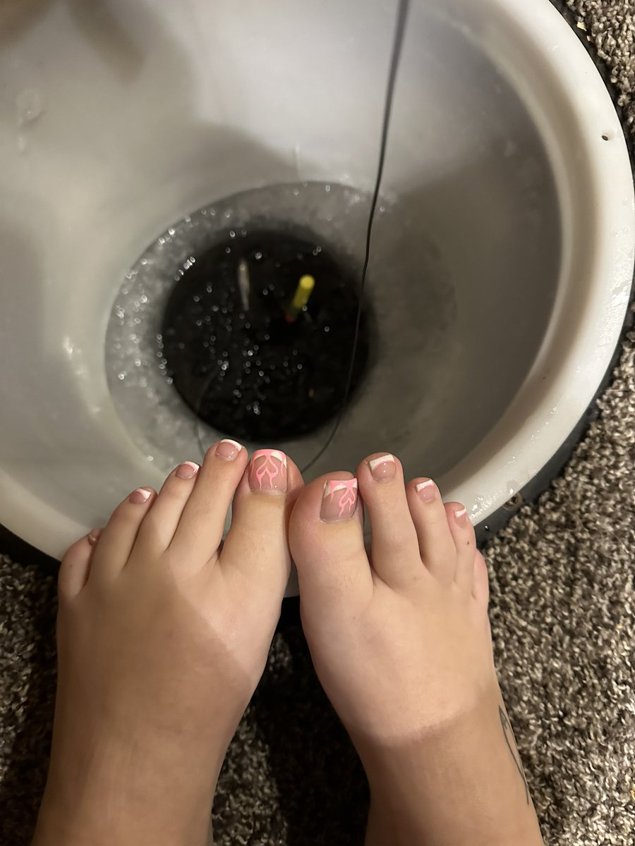 thepedisponsor's tweet image. Jacy serving toes with her last pedi 🩷