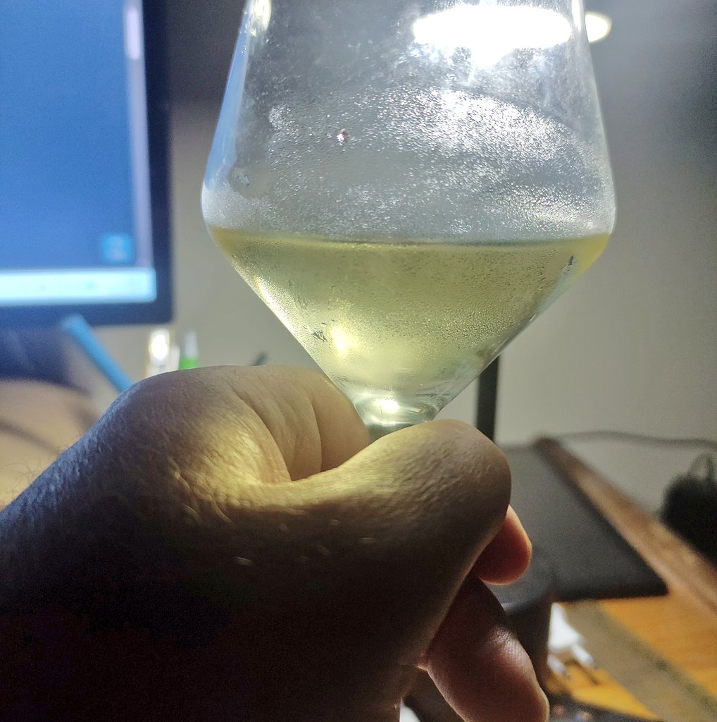 Tudo o que fazes após te embebedares, não és tu, mas sim a IA (inteligência alcoólica)