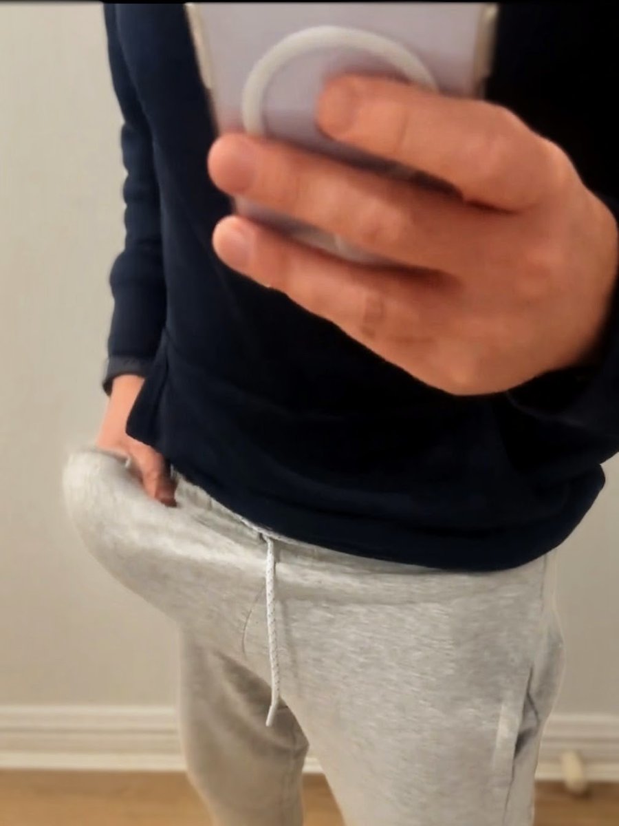 olmehhikik2385's tweet photo. Praying for an eater to satisfy my appetite ๐๐ฝ#abq #nm #abqmeet #meetups #sneakylink #santafe #bigdick #pillowprincess #yoga #longstrooks #nsfw #nsfwtwt #contentcreator #girthy https://t.co/kHj4QyYQU9