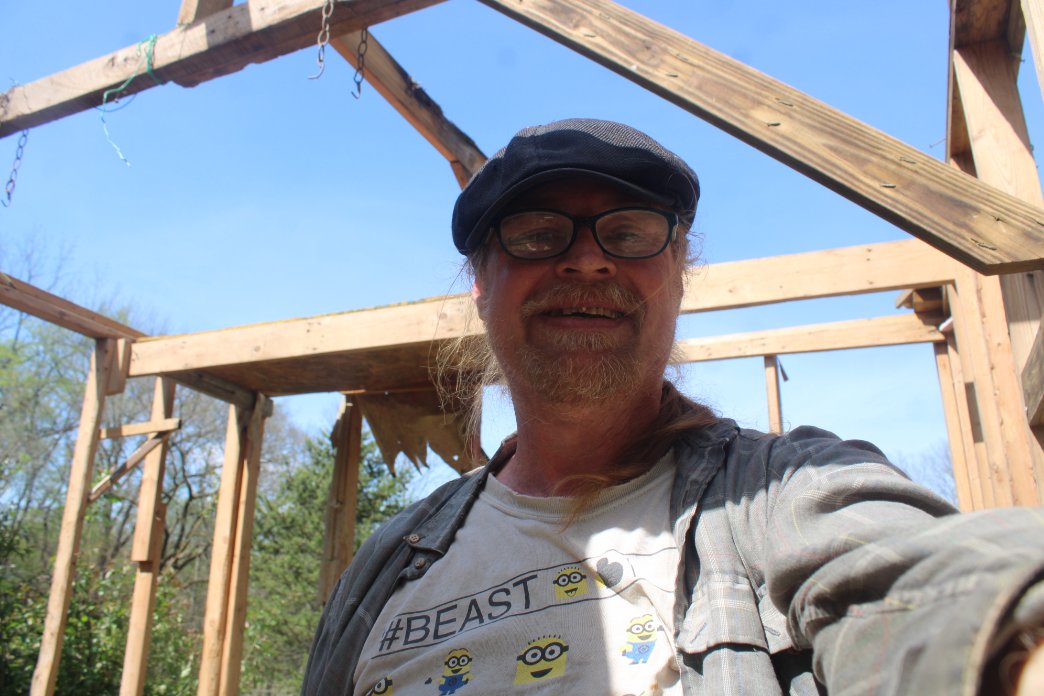 docsanderson's tweet image. #Scientists #Carpenter #RestorationProject #ApexPredator @HeartsofHeroes_ @danpeckwx
@Ginger_Zee @Nature Lizzie after lunch i got the Rafters completely removed. need to clean them etc. shed has good wood but  insect damage also. ready to blow apart in wind now Naptime Mwah Lee