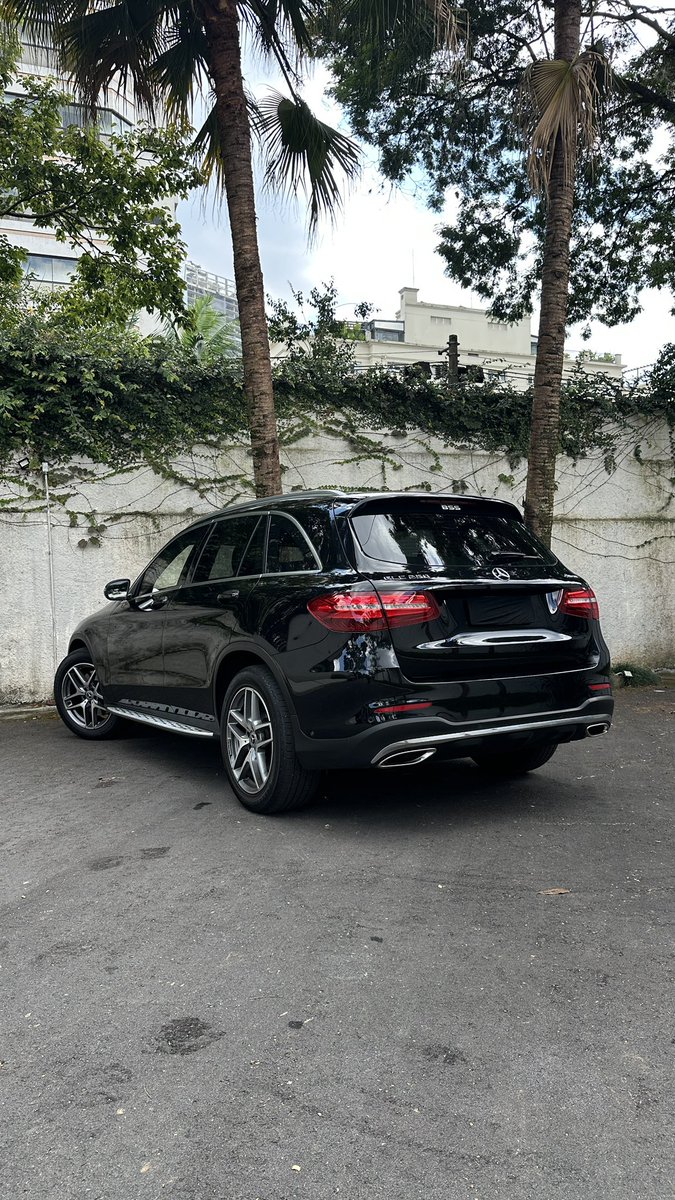 TheVaultCars's tweet photo. Aquele tipo de carro que a Mercedes faz como ninguém! Elegante, espaçoso e confortável! E com a segurança do blindado!

Dados básicos:

Mercedes GLC 250 Sport
Ano: 2017/2017
KM: 78.000km

Caso tenha interesse, nos contate via DM ou no telefone (11)97417-9911. https://t.co/CU20jpZjs0