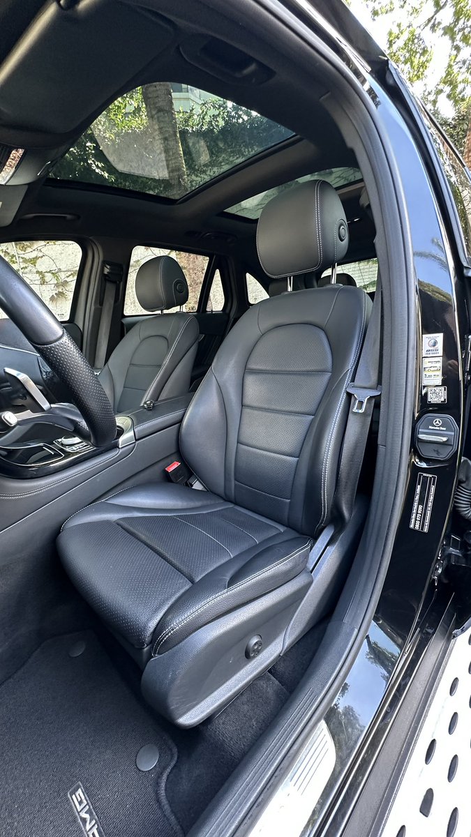 TheVaultCars's tweet photo. Aquele tipo de carro que a Mercedes faz como ninguém! Elegante, espaçoso e confortável! E com a segurança do blindado!

Dados básicos:

Mercedes GLC 250 Sport
Ano: 2017/2017
KM: 78.000km

Caso tenha interesse, nos contate via DM ou no telefone (11)97417-9911. https://t.co/CU20jpZjs0