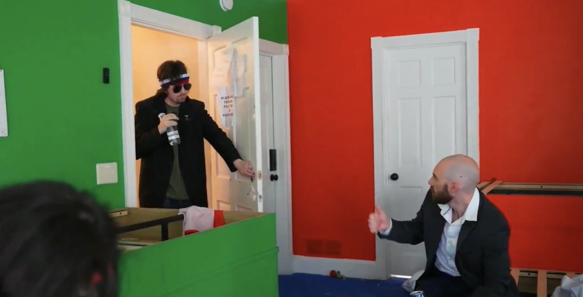 Vertical bar tweet media