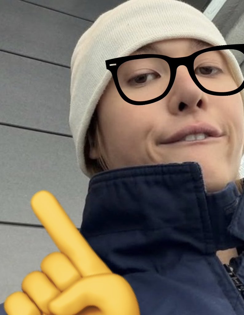 cortis xmas tree tweet media