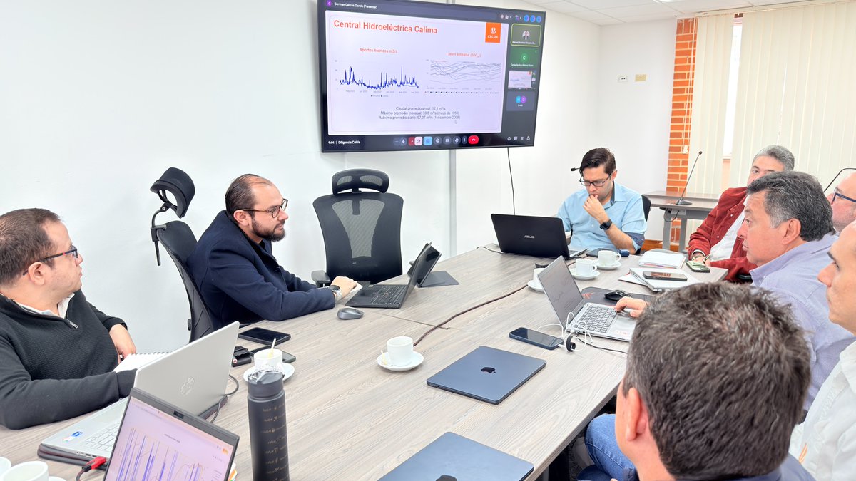 Superservicios's tweet photo. El superintendente Felipe Durán (@felipedurancarr) lideró una mesa técnica con Celsia, con el objetivo de verificar el cumplimiento de aspectos financieros, técnicos y administrativos que garanticen la adecuada operación del sistema y la protección de los usuarios.

Celsia opera la cadena de embalses de Calima, Alto y Bajo Anchicayá (Valle del Cauca), Salvajina (Cauca) y Prado (Tolima). 

Las mesas técnicas también se han desarrollado con E.P.M., Enel e Isagen, a quienes se hicieron requerimientos para verificar la continuidad, eficiencia y confiabilidad del servicio de energía en el país.