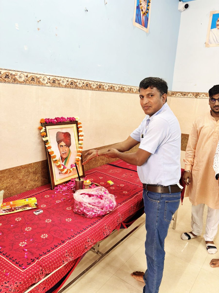 DRNRRAWAT's tweet photo. "#शिक्षा और एकता ही सच्ची श्रद्धांजलि" 🙏
#कर्नल किरोड़ी सिंह बैंसला जी की पुण्यतिथि पर आज बीकानेर के युवाओं और प्रबुद्धजनों ने समाज के 'पथ-प्रदर्शक' को नमन किया। उनके बताए मार्ग पर चलकर एक सशक्त और शिक्षित समाज का निर्माण ही हमारा ध्येय है
#ColonelBainsla
#Bikaner #Gurjar https://t.co/8FdAE8xkQ7