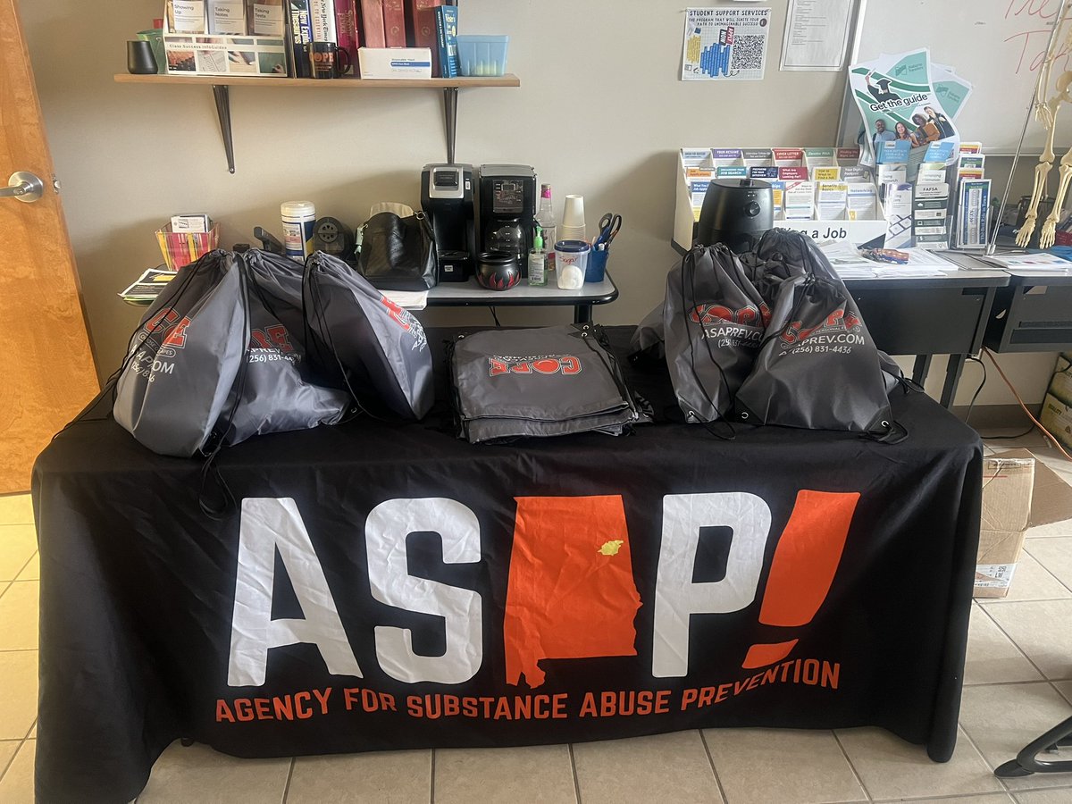 ASAP_PREVENTION's tweet image. Professional Headshot Day at GSCC Ayers Campus was a great success! 📸

Students received professional headshots to boost their resumes and online presence, along with valuable prevention materials to support their well-being!
#TeamAsap #COPE #PreventionWorks