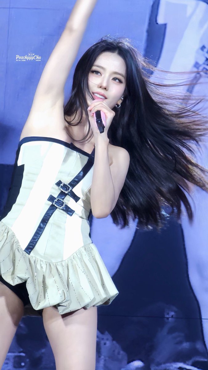 jisoo pics tweet media