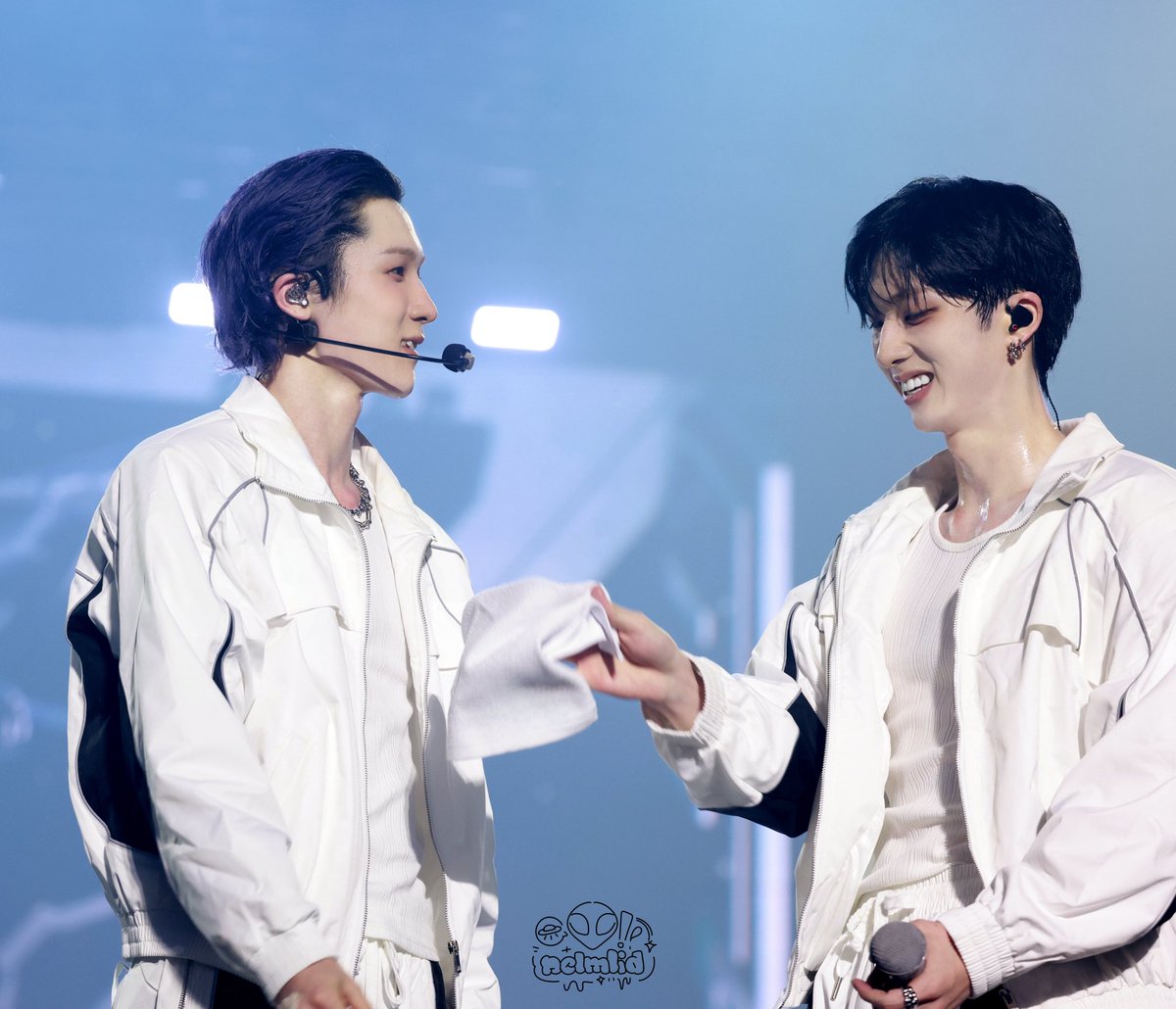 St0nesOu1833 tweet media