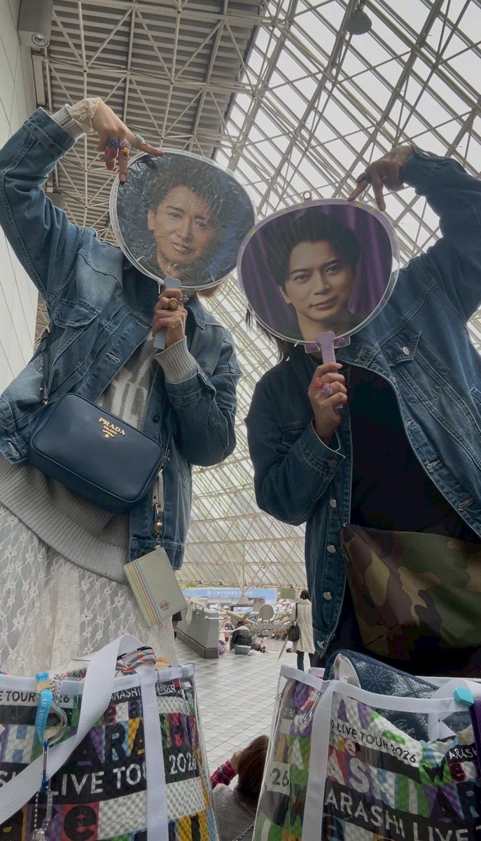 hirohiro083020's tweet photo. 3/31
プレ販
ドームいるだけで楽しい
💜💛❤️💚💙

@arashi5official 
 #WEAREARASHI 
 #ARASHIisback 🕺🕺🕺🕺🕺 https://t.co/Fpt1cGaIPW