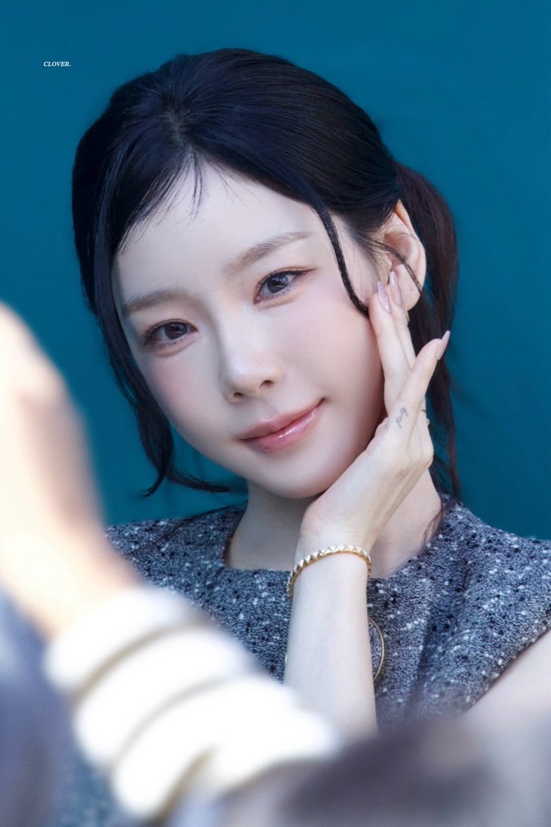 𝑪𝑳𝑶𝑽𝑬𝑹. tweet media