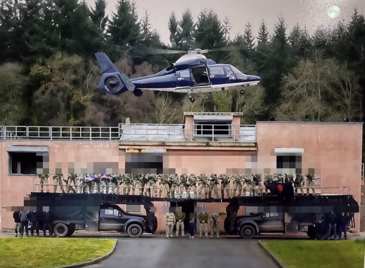 jmscaronte's tweet image. Counter Terrorist Wing of UK
#badass #sas