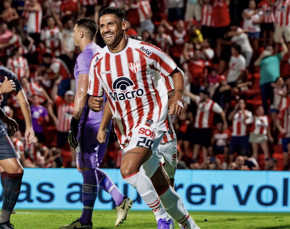 Axel Tello tweet media