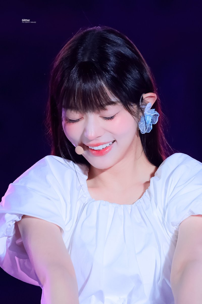 𝙂𝙡𝙞𝙩𝙩𝙚𝙧 tweet media