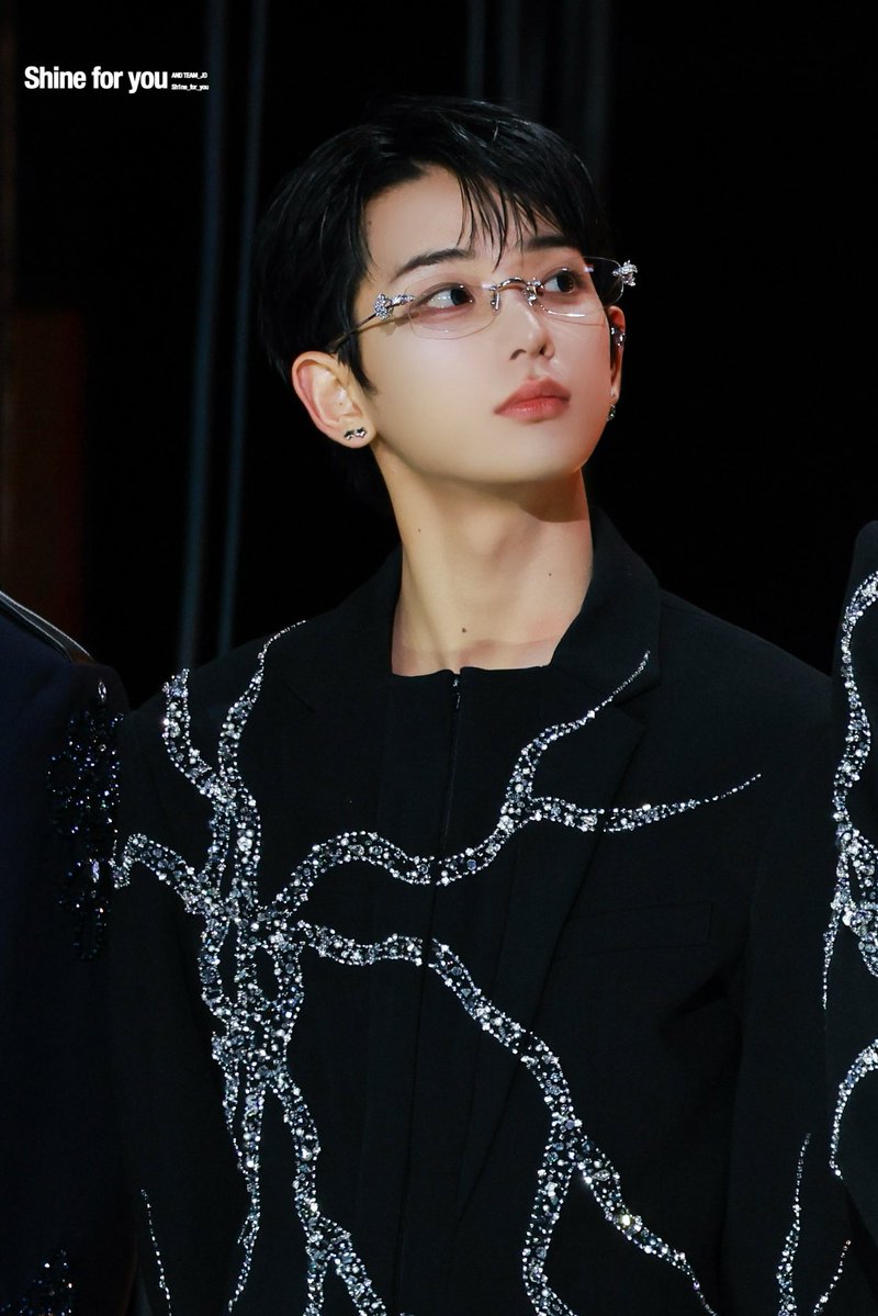 Shine for you tweet media