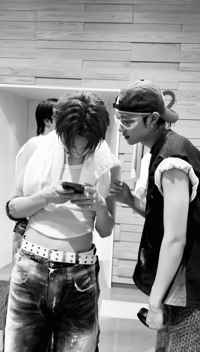 what izzzie 🍩 tweet media