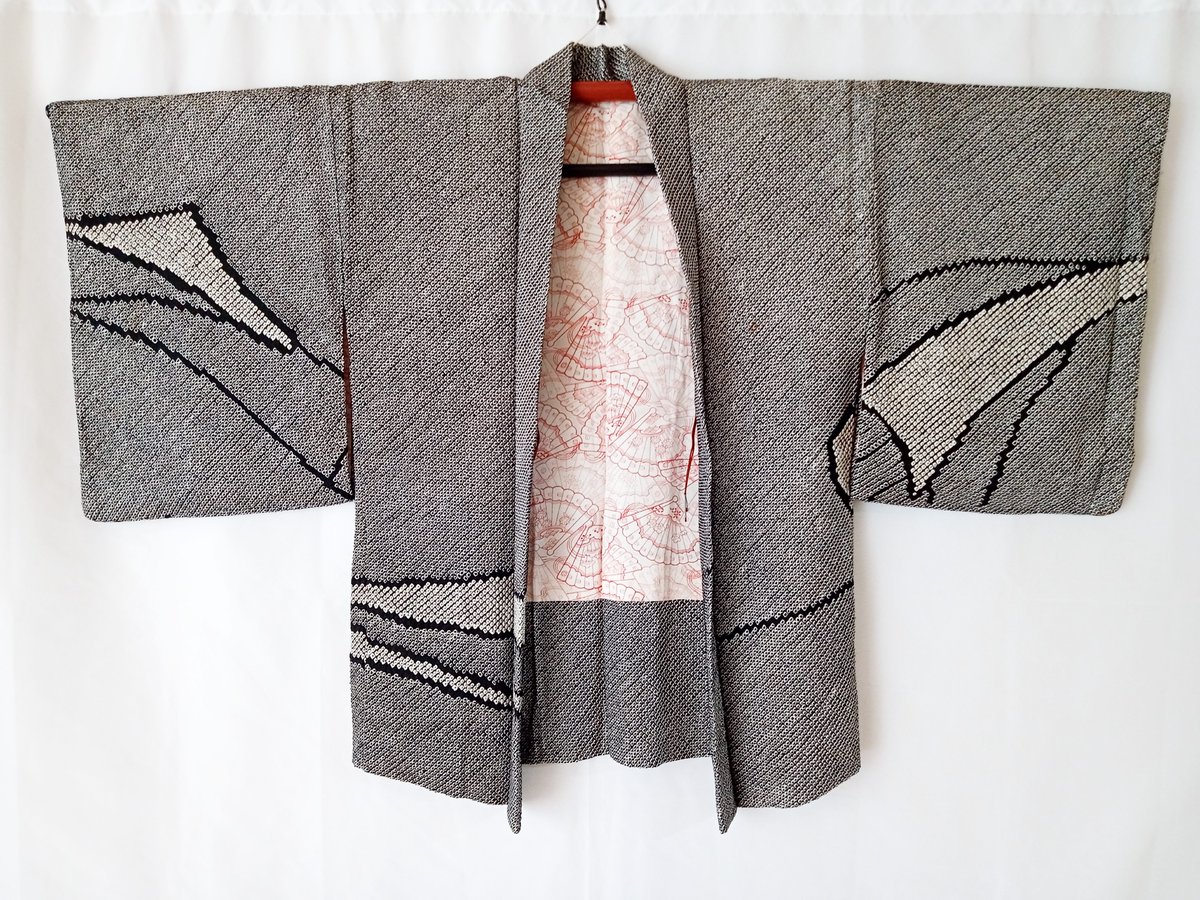 JawanekoShop's tweet image. Vintage Black &amp;amp; White Shibori Haori: Japanese Silk Kimono Jacket – Size M etsy.me/4dqCbhn #kimono #jacket #cardigan #womensfashion #etsyvintage #epiconetsy #shopsmall