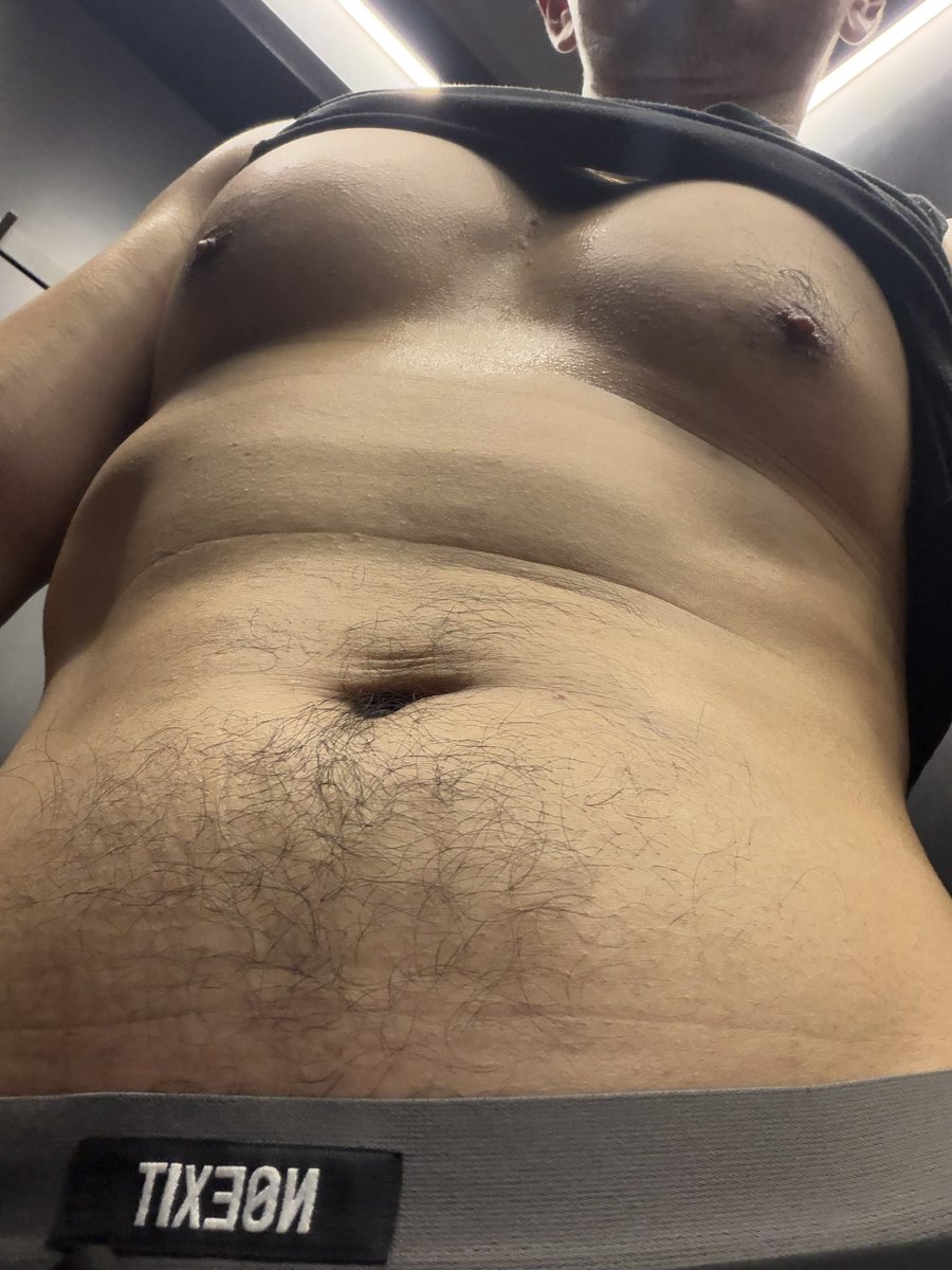 quebaner tweet media