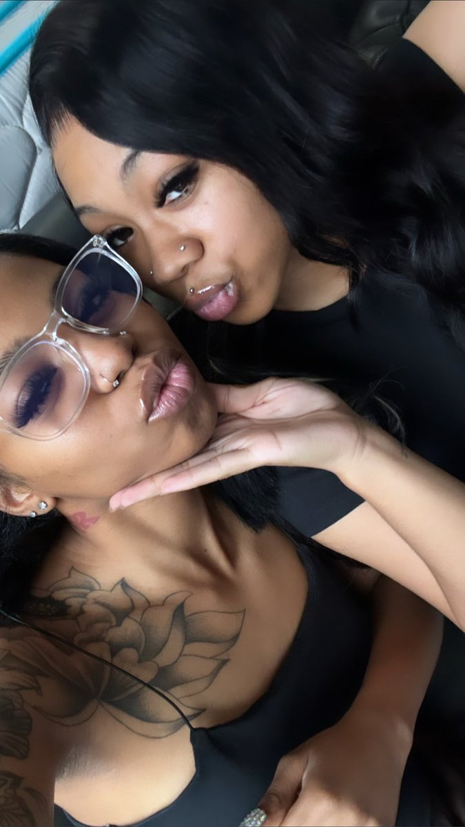 rawfelonn's tweet photo. her brown skin honey bun https://t.co/VcZtx0TcG3