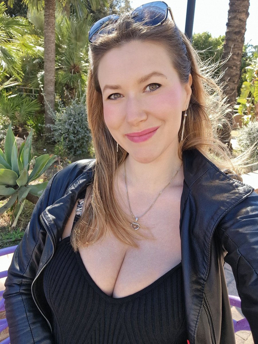 Anna Spase tweet media