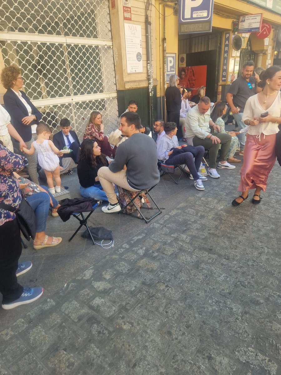 Pasión en Sevilla tweet media