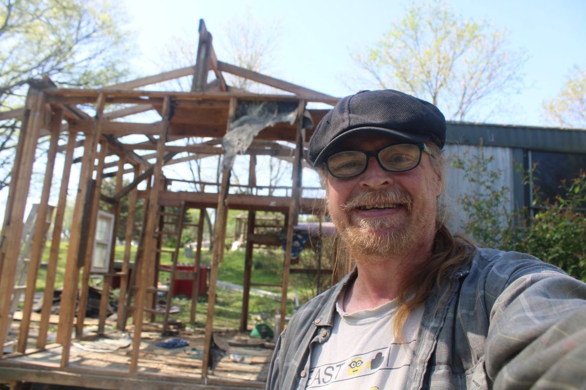 docsanderson's tweet image. #Scientists #Carpenter #RestorationProject #ApexPredator @HeartsofHeroes_ @danpeckwx
@Ginger_Zee @Nature Lizzie Deconstruction of sisters Shed is getting Tense. its wobbly already the more i remove the more unstable it gets. you have a nice voice Showgirl. Mwah Lee this Dangerous